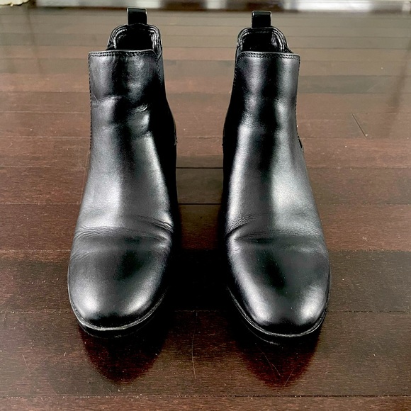 Black Sam Edelman Chelsea Boots - Picture 1 of 3